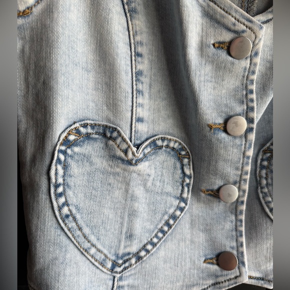 NWOT Pink Lily light wash Stretch Denim heart Vest size small - Picture 3 of 8